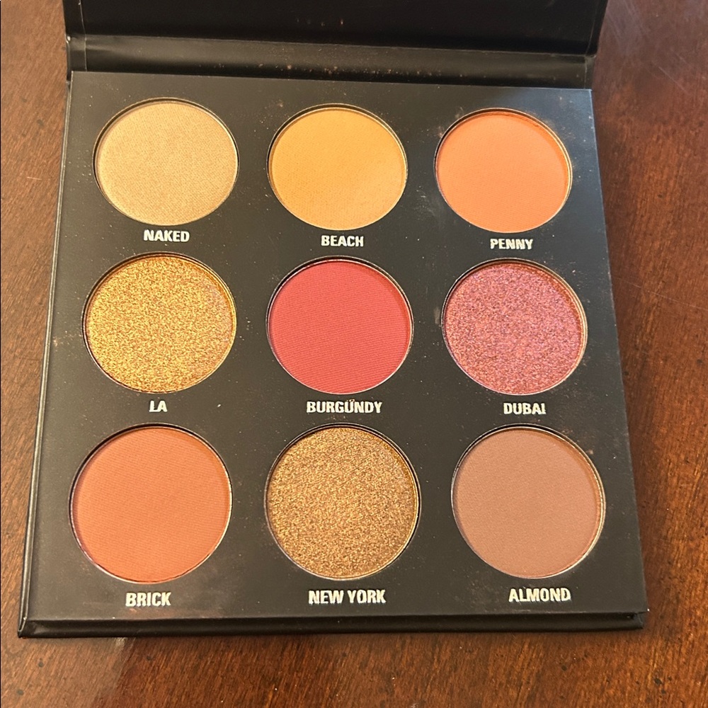 Kylie Cosmetics Burgundy Eye shadow palette - Picture 4 of 7